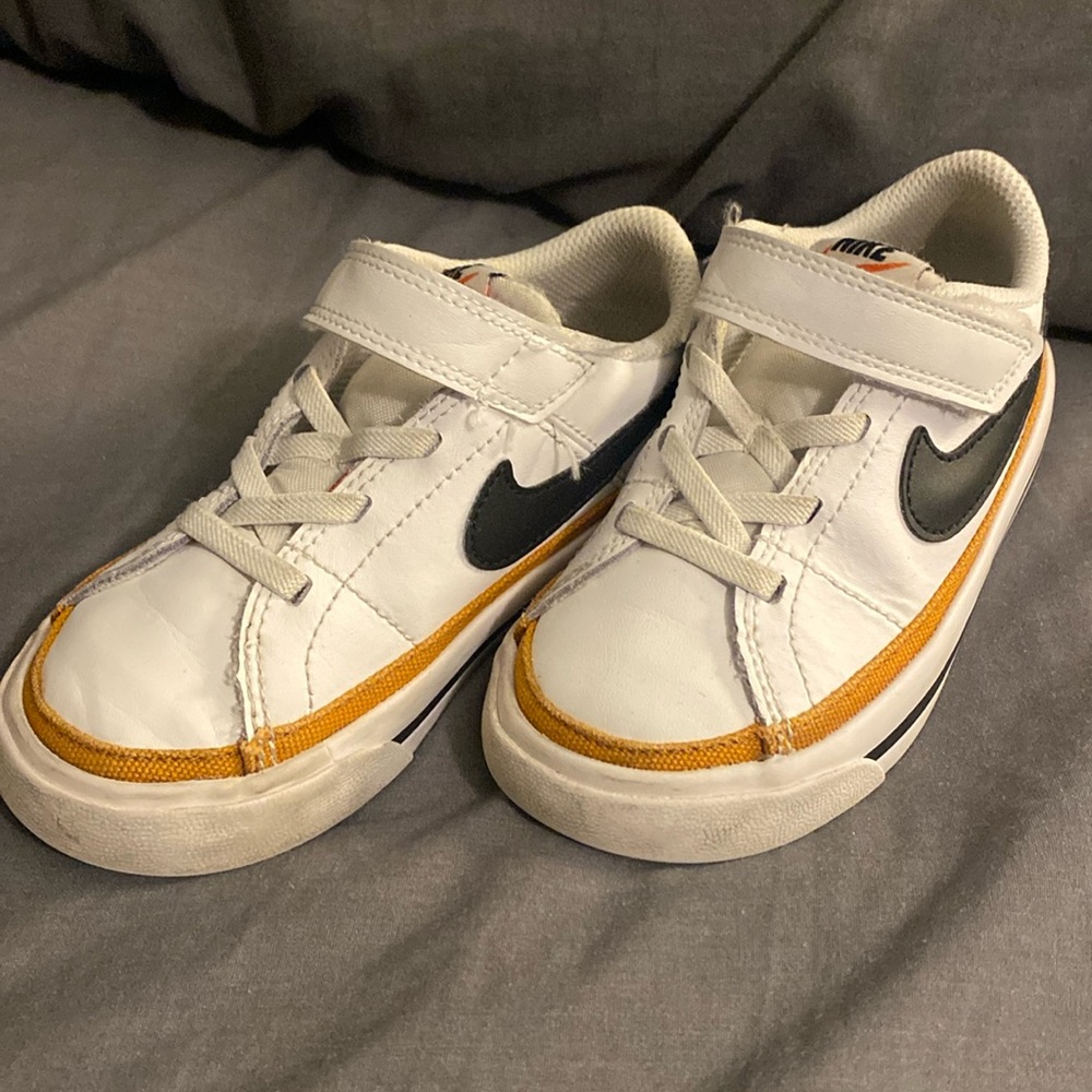 Nike Court Legacy